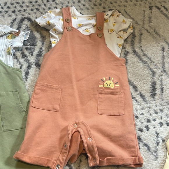 Two like new toddler romper outfits with matching t-shirts - Picture 2 of 3